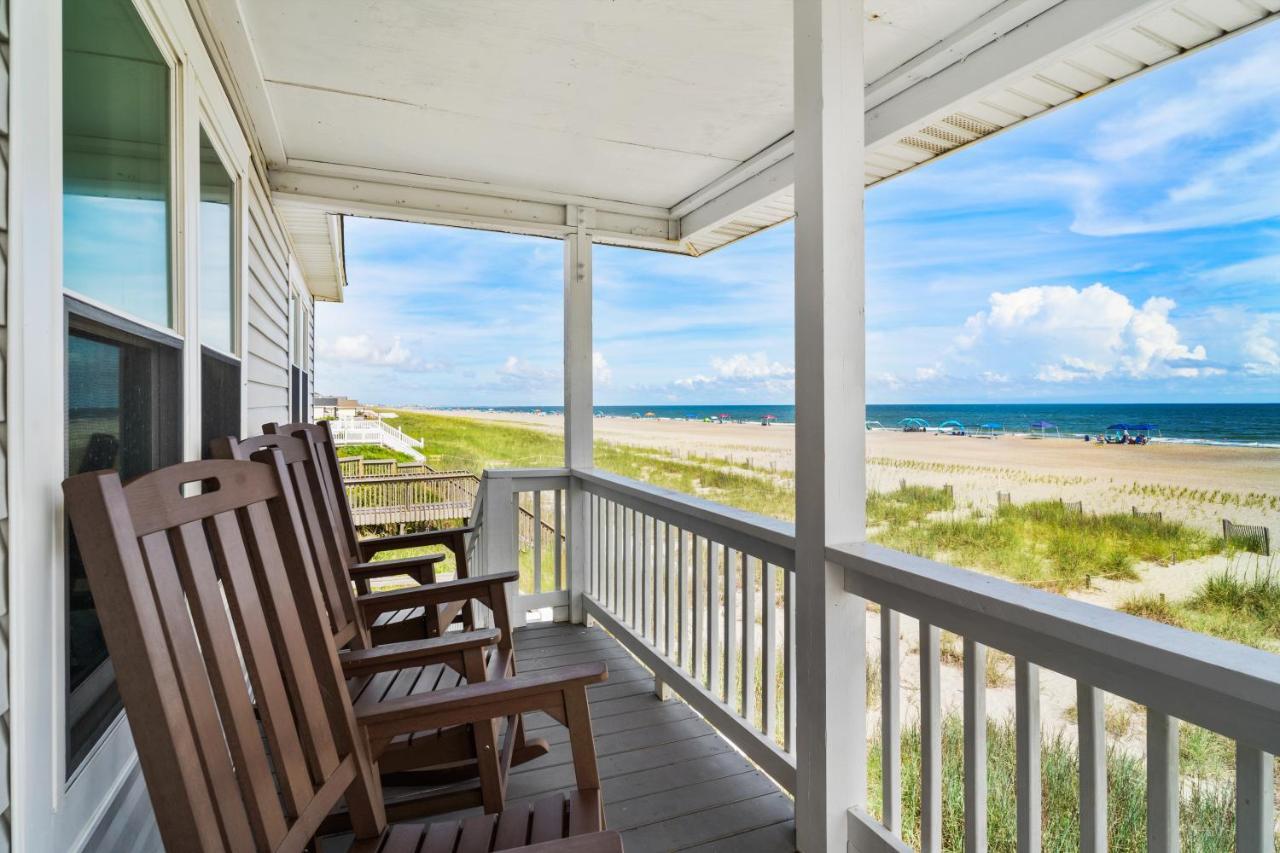 Villa Ocean Daze - Sleeps 22, Direct Oceanfront, Renovated May 2022 à Holden Beach Extérieur photo