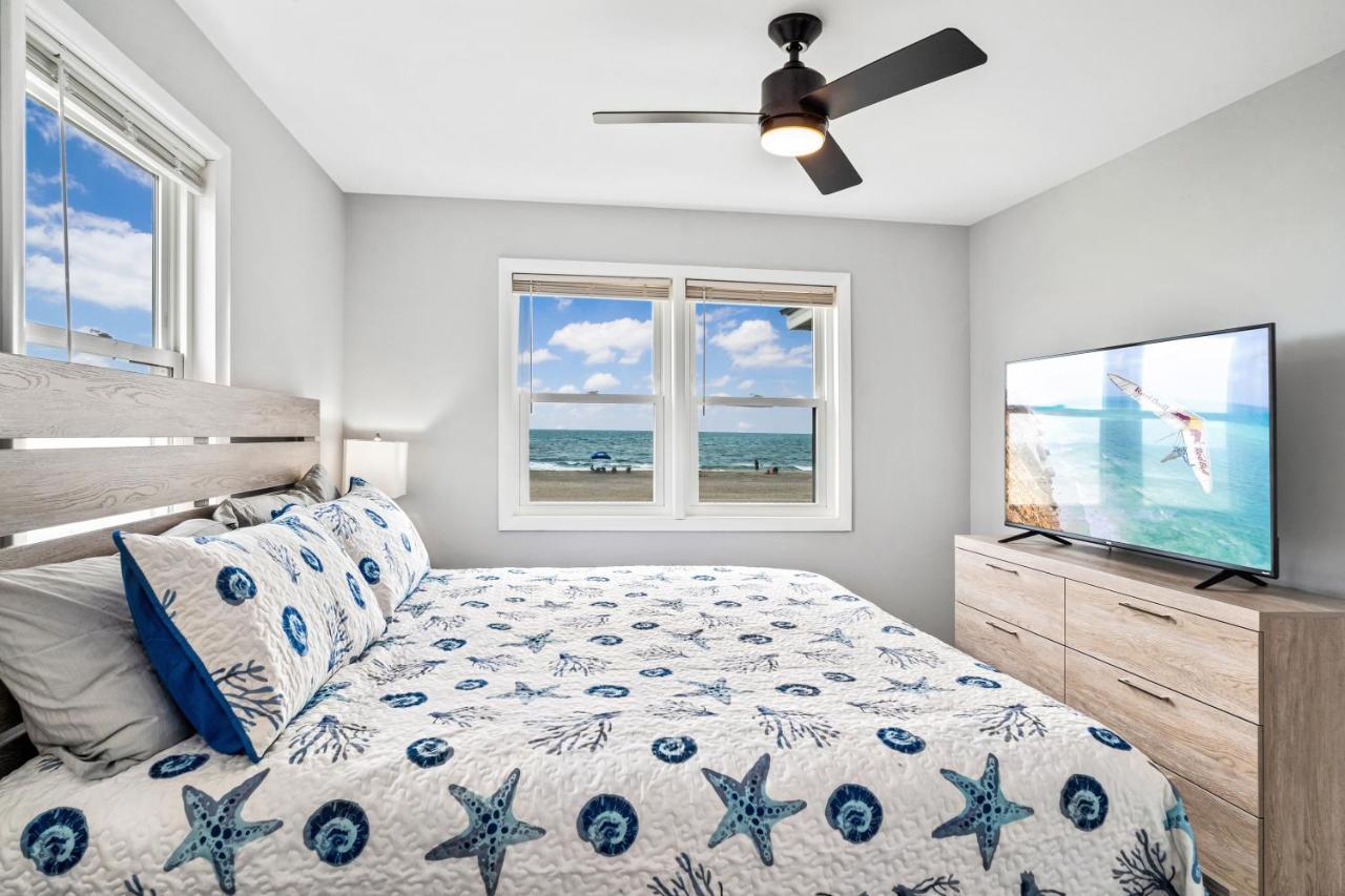 Villa Ocean Daze - Sleeps 22, Direct Oceanfront, Renovated May 2022 à Holden Beach Extérieur photo