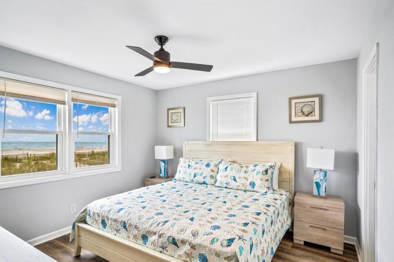 Villa Ocean Daze - Sleeps 22, Direct Oceanfront, Renovated May 2022 à Holden Beach Extérieur photo