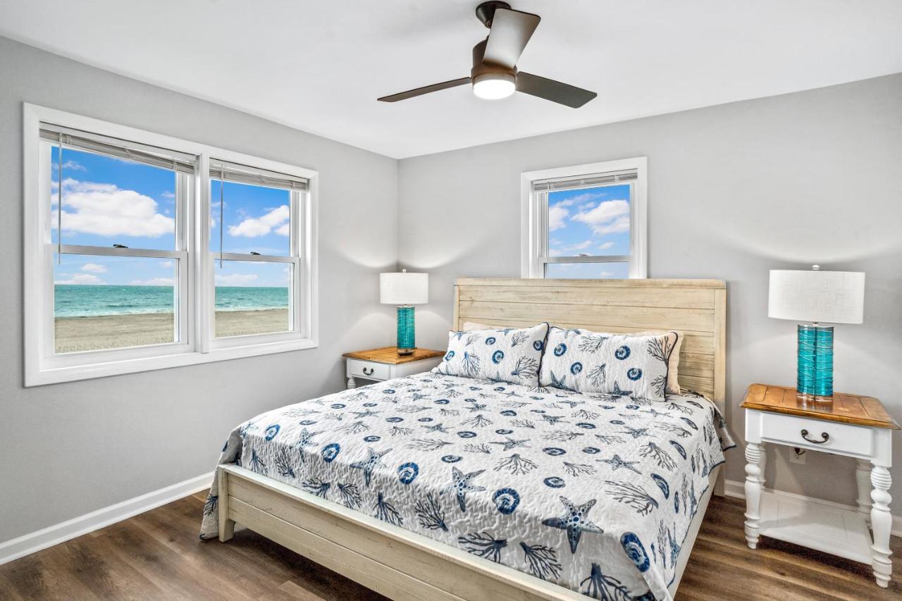 Villa Ocean Daze - Sleeps 22, Direct Oceanfront, Renovated May 2022 à Holden Beach Extérieur photo